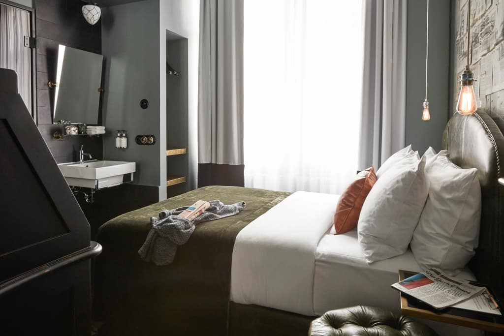 Sir Savigny Hotel