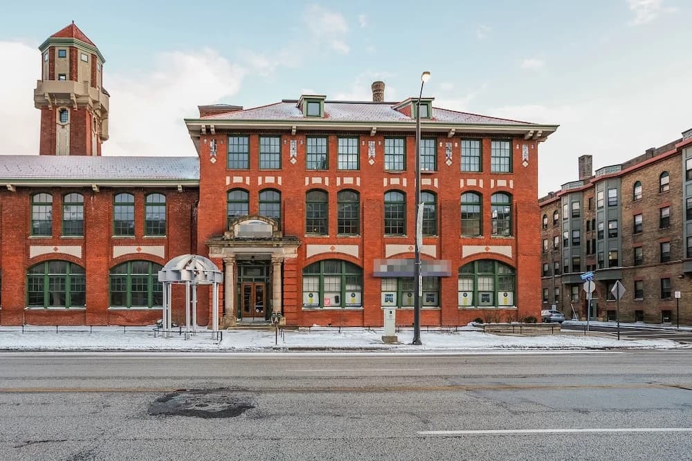 Spacious CLE Apartments by Frontdesk