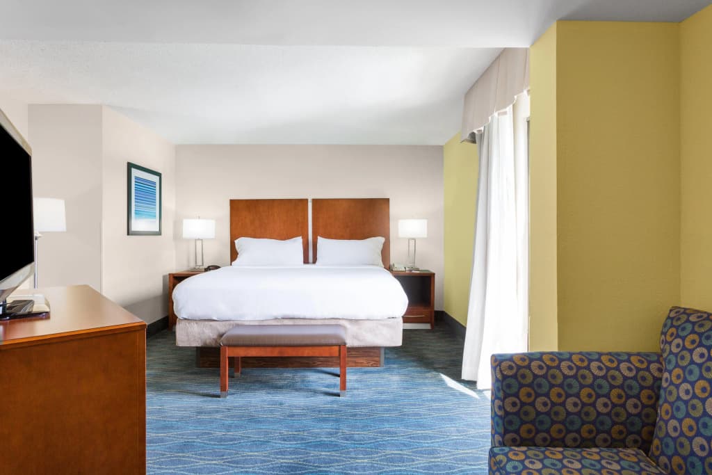 Holiday Inn Express Hotel & Suites Wilmington-University Ctr By IHG