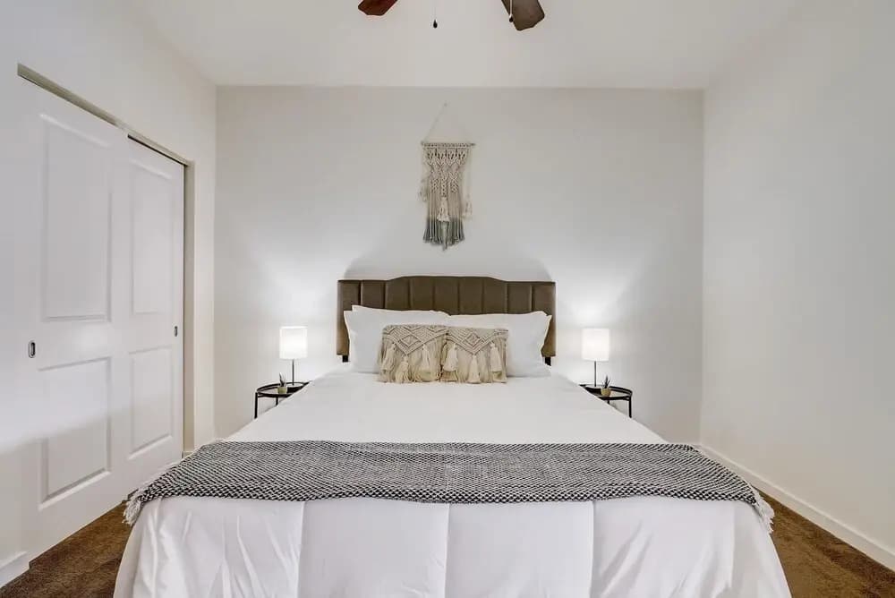 FRONTDESK RM - West Apts, River Market Dist, Kansas City