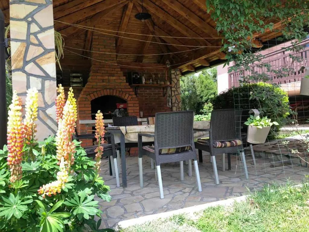 Photo 8