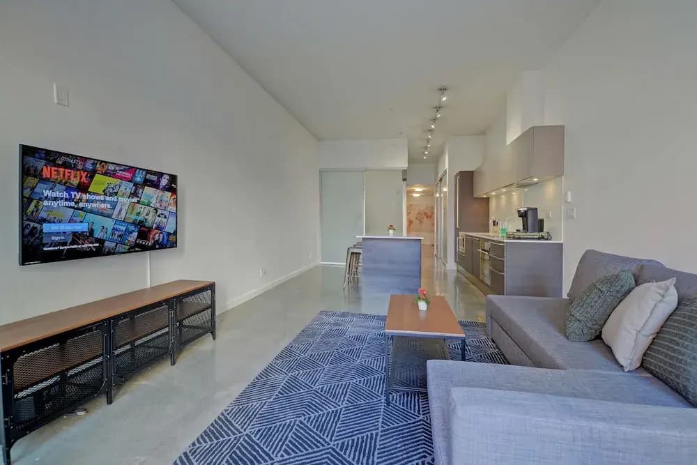 Noel Suites-Gastown