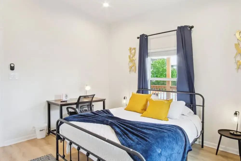 3br-2ba Cityscape Haven With Panoramic Tower View!