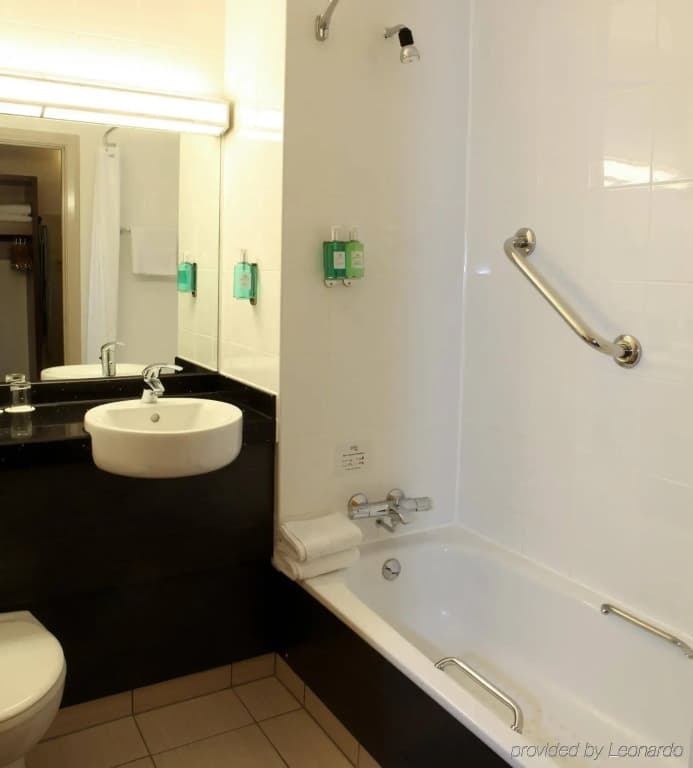 Photo 10