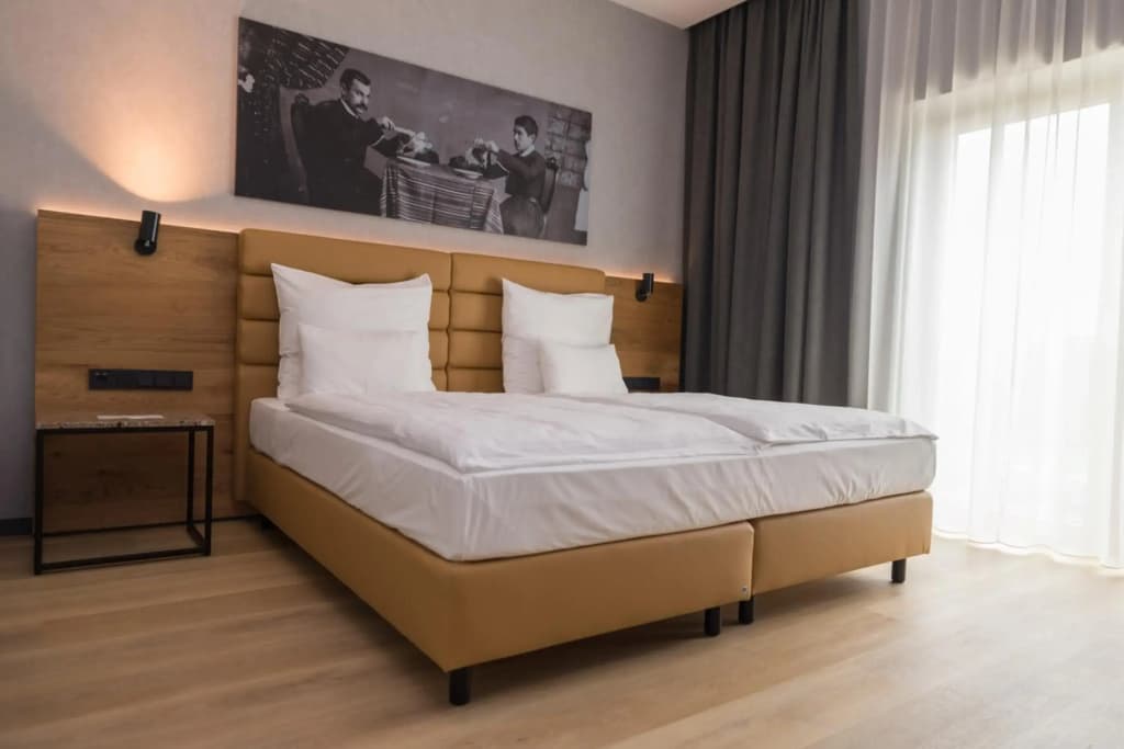 mk | hotel tirana