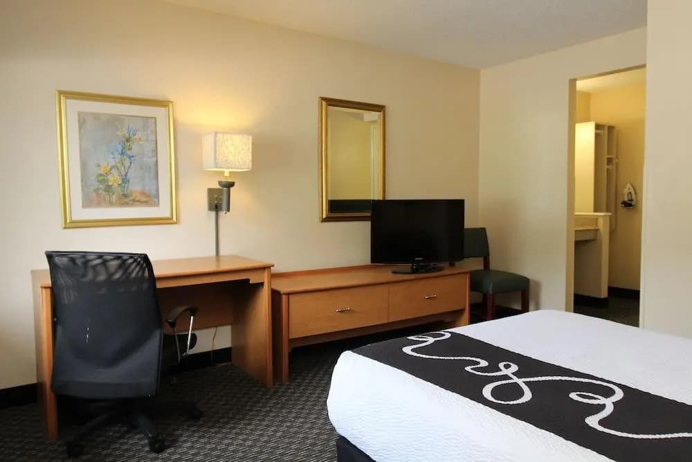 La Quinta Inn & Suites by Wyndham Tampa Fairgrounds - Casino