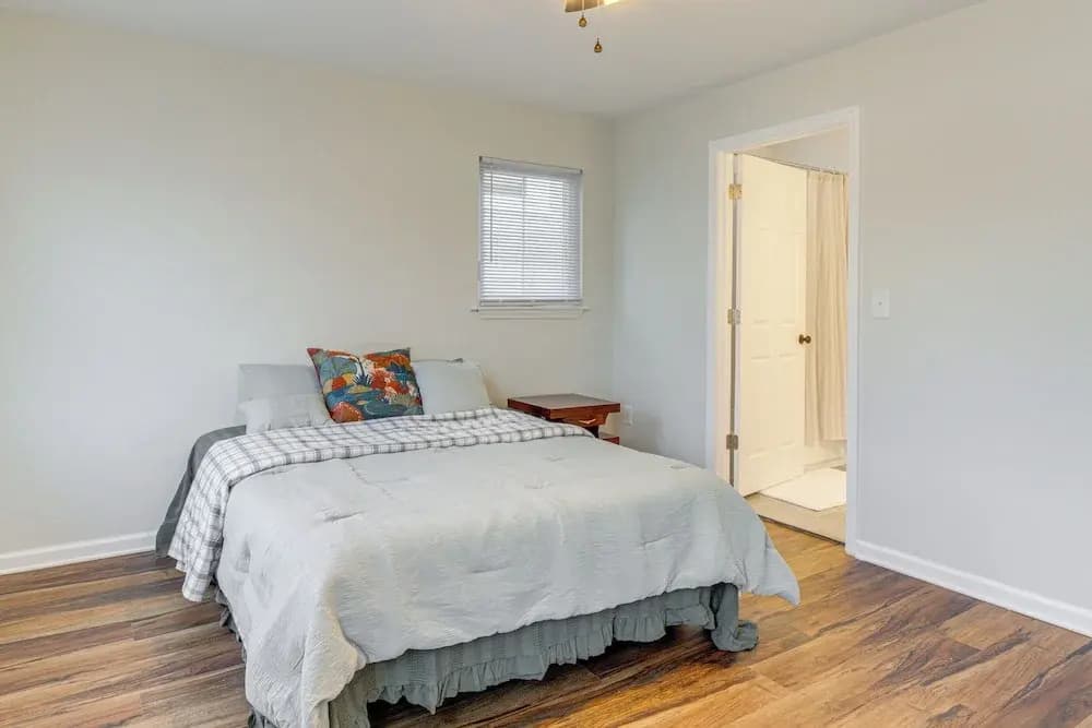 Louisville Charm Near the Derby: Apt w/ Yard!