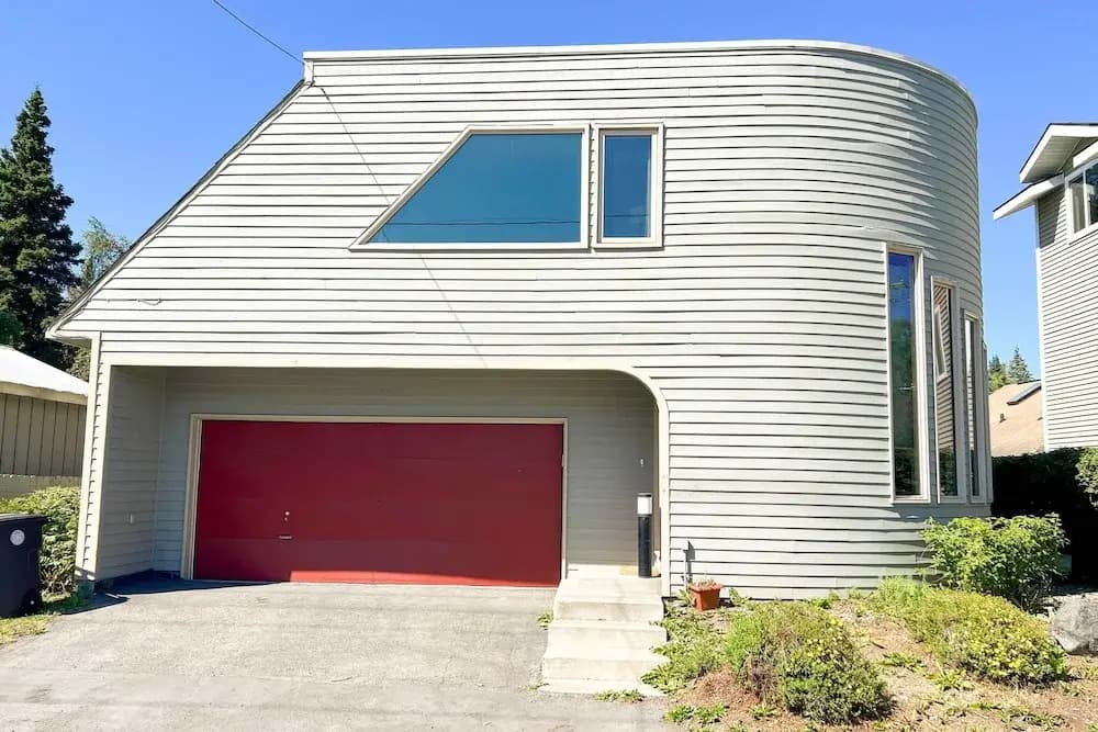 Stylish Anchorage Townhome ~ 1 Mi to Downtown