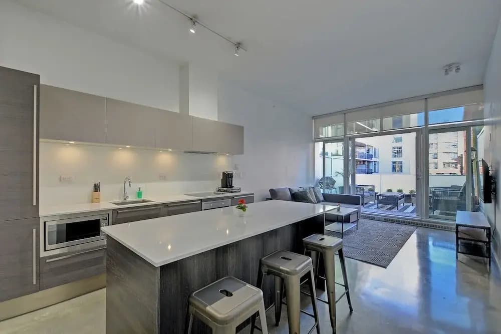 Noel Suites-Gastown
