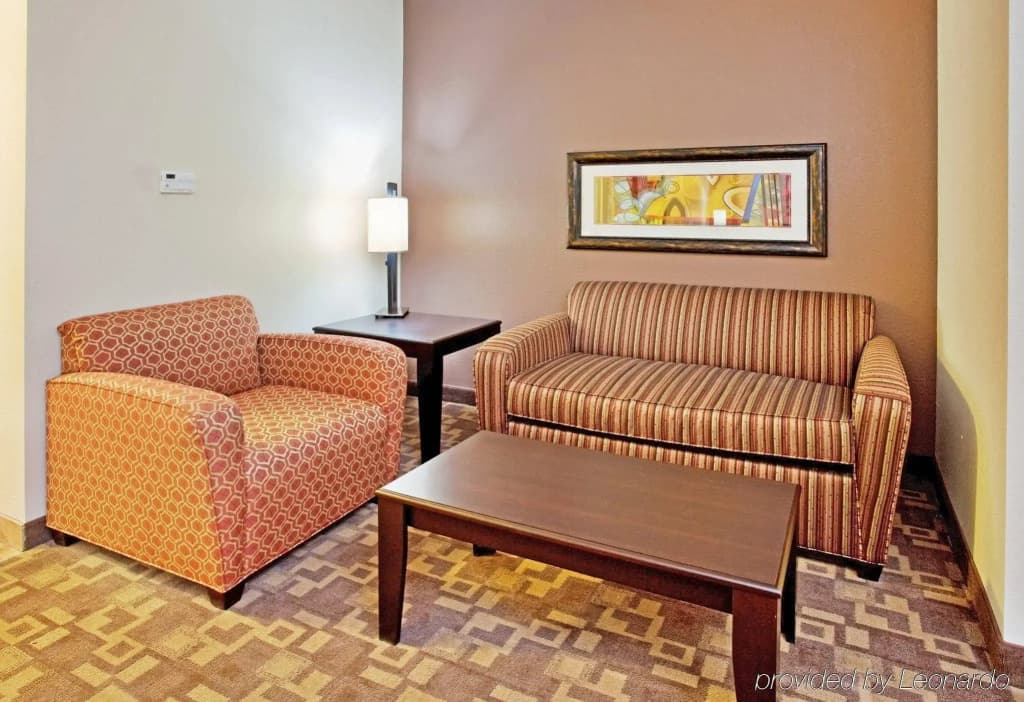 Holiday Inn Express Hotel and Suites Lincoln Airport By IHG