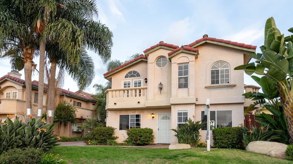 WanderJaunt | Emerald St Townhomes
