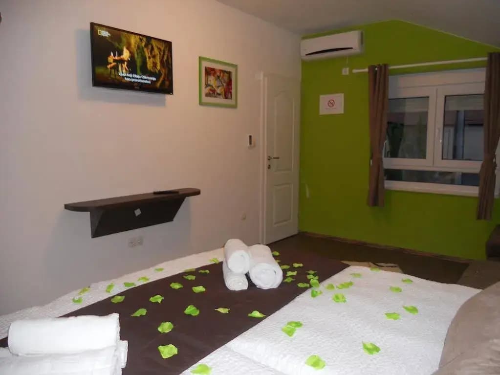 AppleLine Apartments