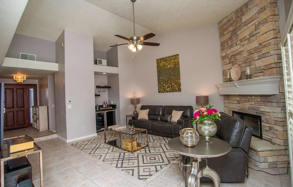 Luxury 6BR 10min to LV Strip Sleeps 20