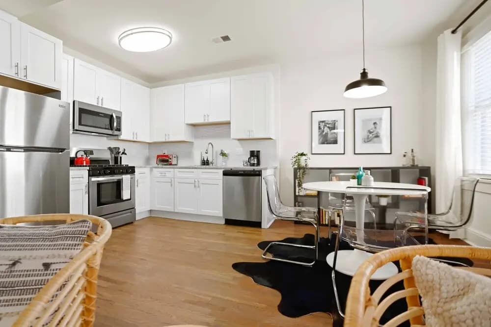 800 Furnished Apartments
