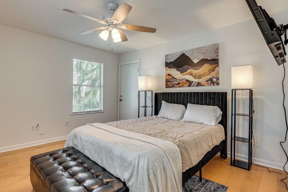 2 Mi to Fsu: Pet-friendly Retreat w/ Private Yard