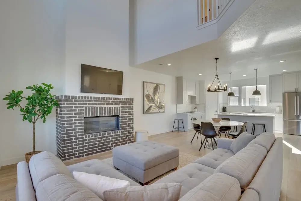 Modern Downtown Provo Townhome w/ Balcony!