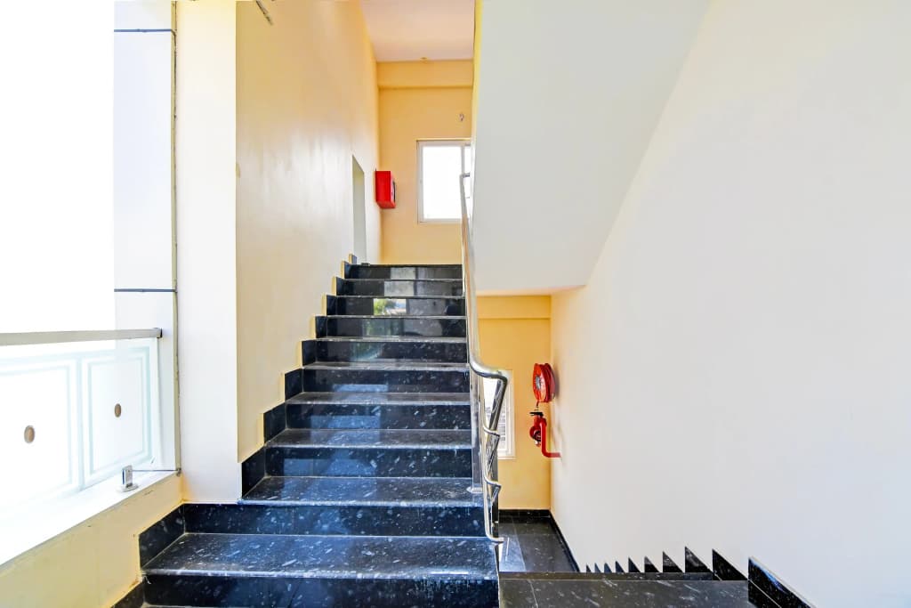 OYO Townhouse Dwarakanagar Near Gurudwara