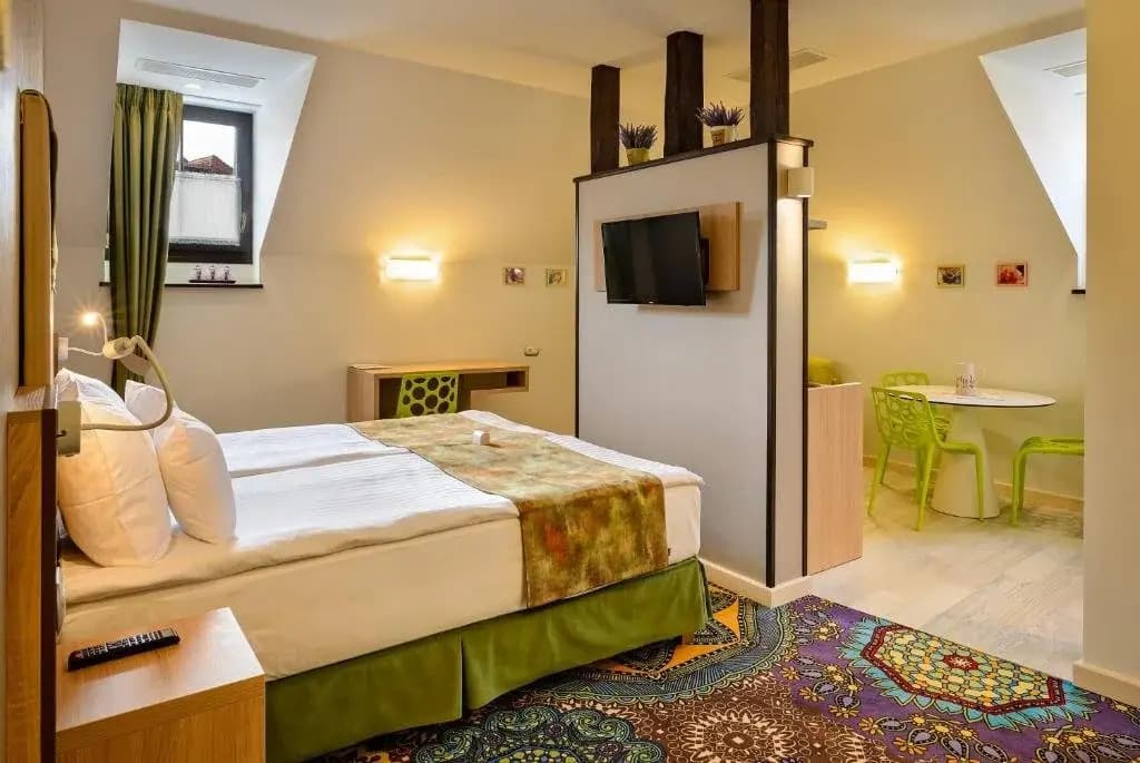 . Blumenhaus Apartments
