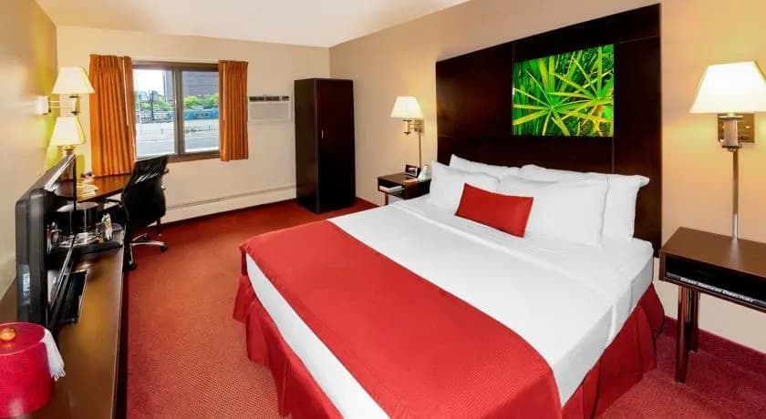 Ramada by Wyndham Minneapolis Golden Valley