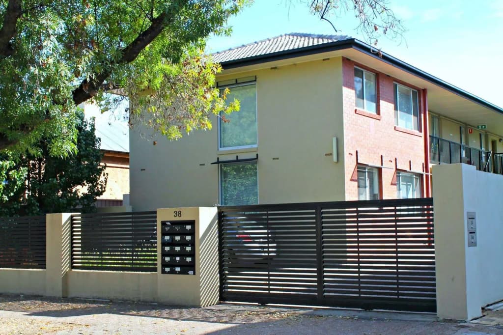 Adelaide Dresscircle Apartments Childers Street