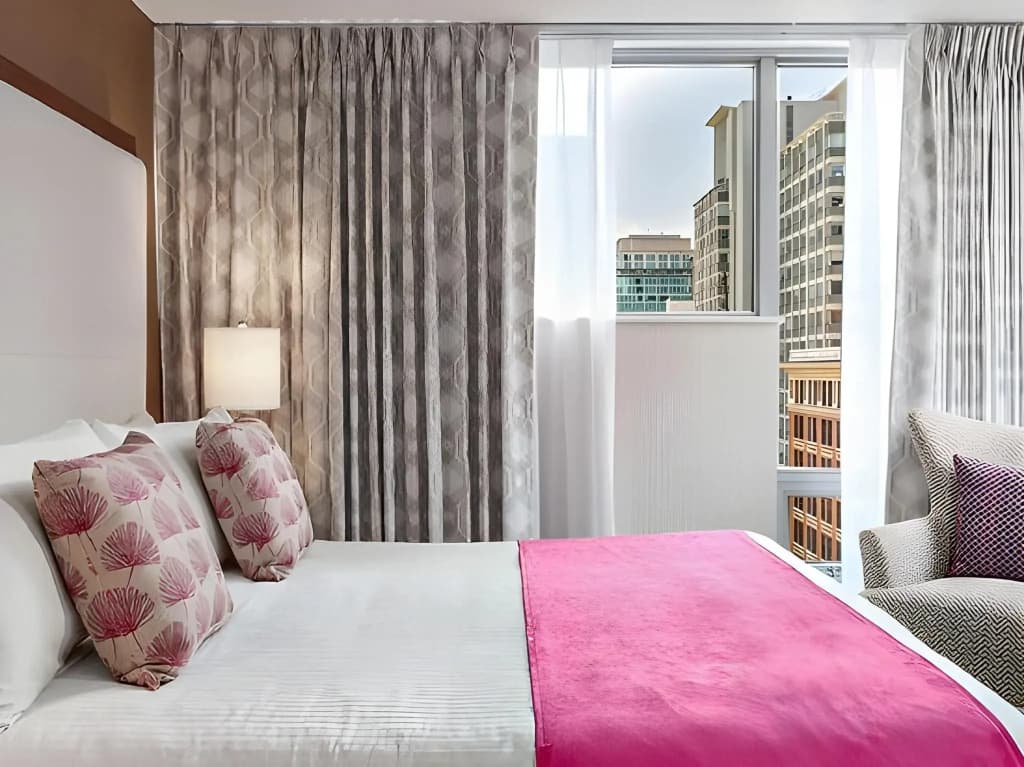 Auberge Vancouver Hotel