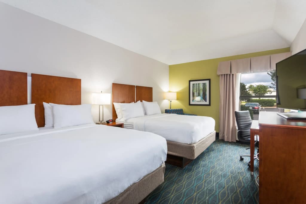 Holiday Inn Express Hotel & Suites Wilmington-University Ctr By IHG