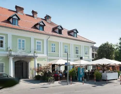 ROG Apartment with Furnished Courtyard