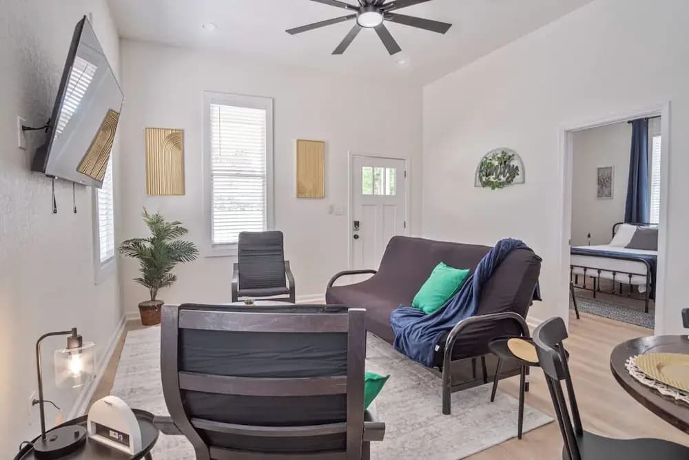 Walk to Riverwalk! 3br/2ba Gem Near Fun Downtown!