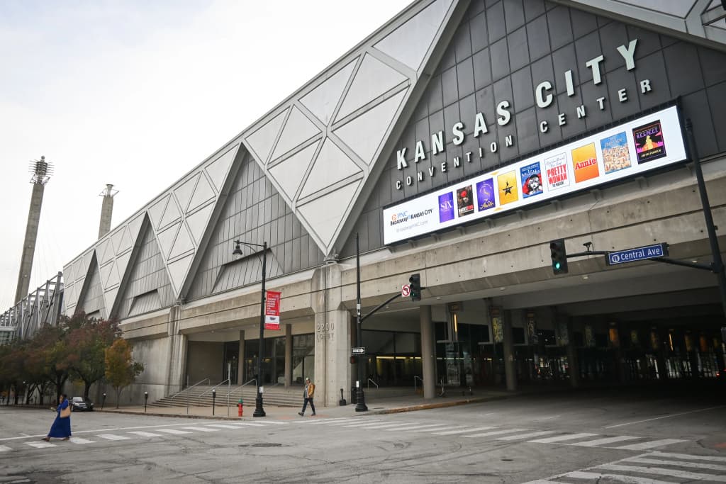 Crowne Plaza Kansas City Downtown by IHG