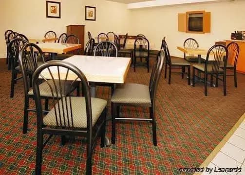 Econo Lodge Inn & Suites Huntsville University Area