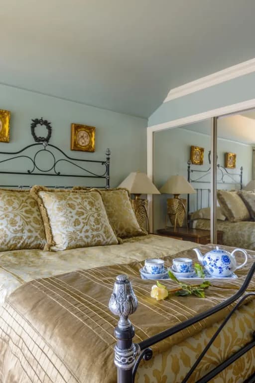 Crystal's View Bed & Breakfast
