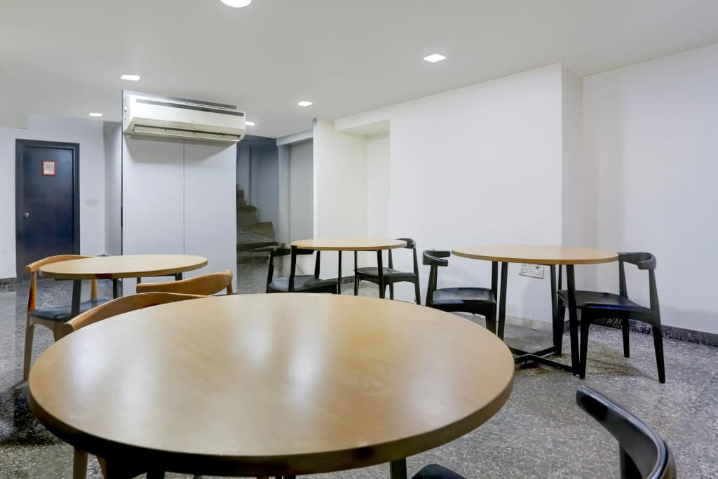 Super Townhouse Rohini Sector 18 Formerly Relic Stay