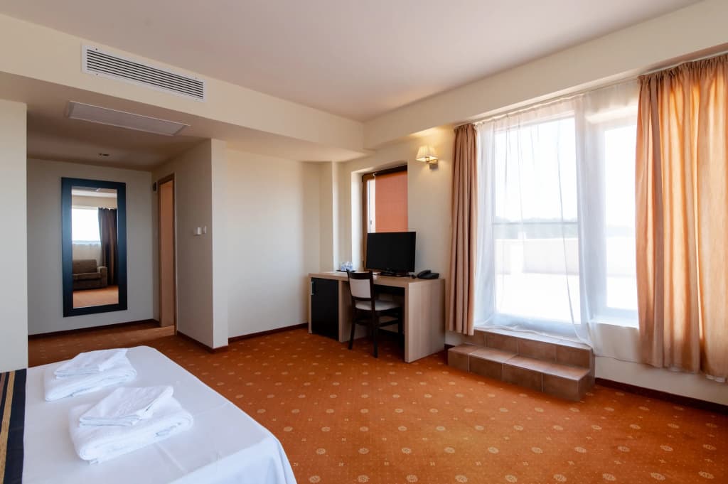 Hotel Oxford Inns and Suites