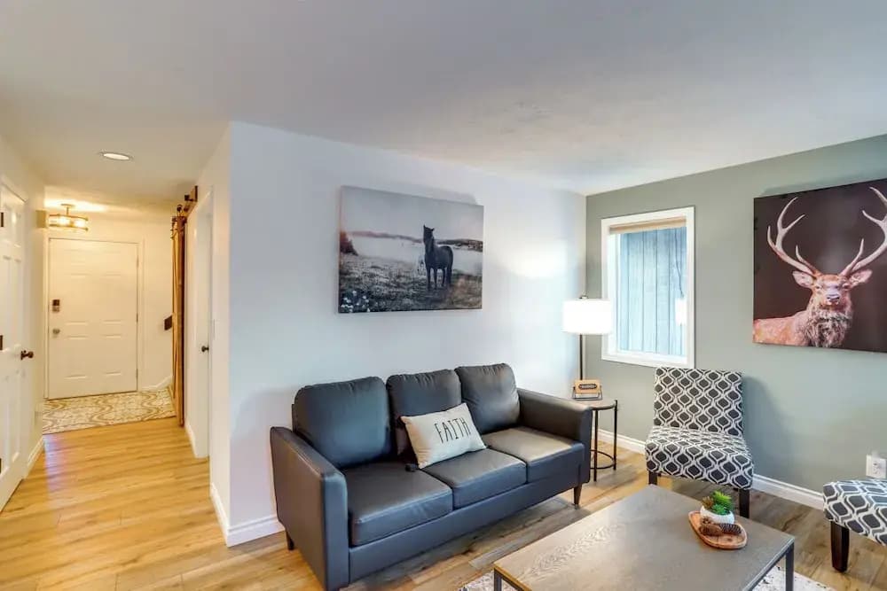 'northern Bliss' Modern Mtn-view Home in Fairbanks