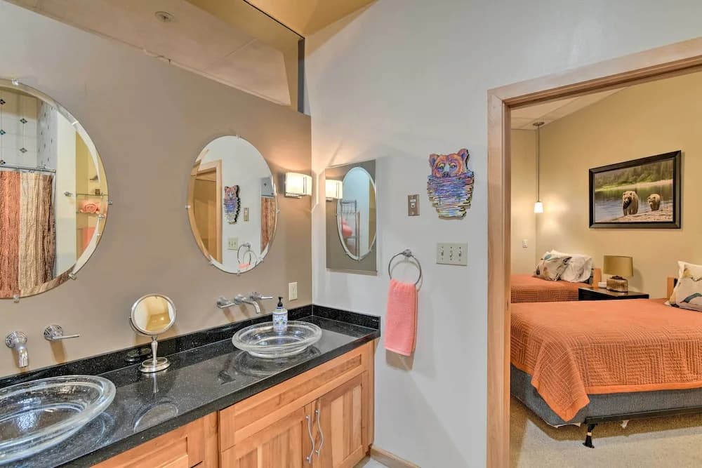 Idyllic Dtwn Anchorage Condo w/ Fireplace!
