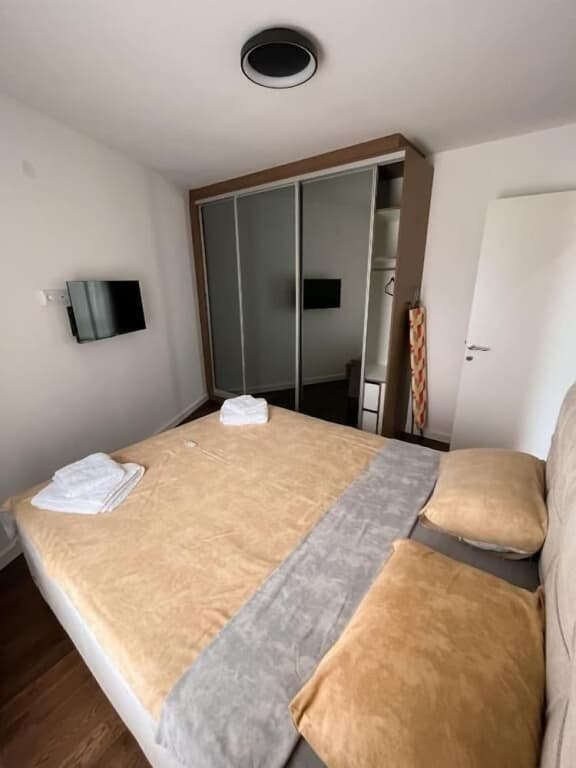 I&I Tesla Apartment's