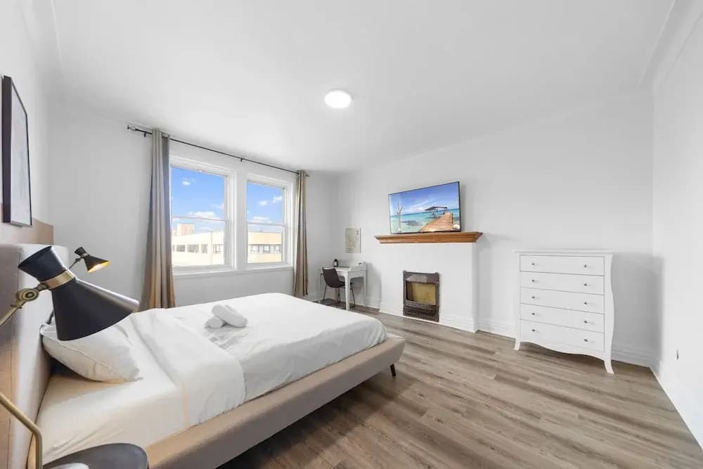 Spacious Renovated Apartment Sleeps 12