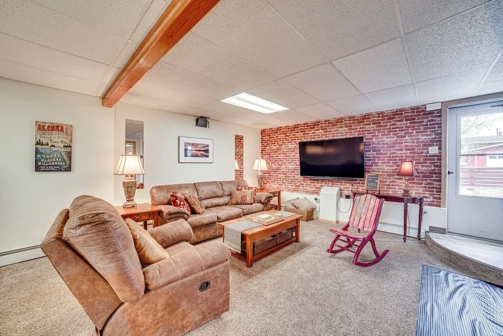 Cozy Apartment < 4 Miles to Downtown Anchorage!