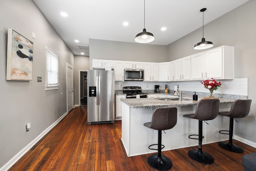 Historic CozySuites 4BR 2BA