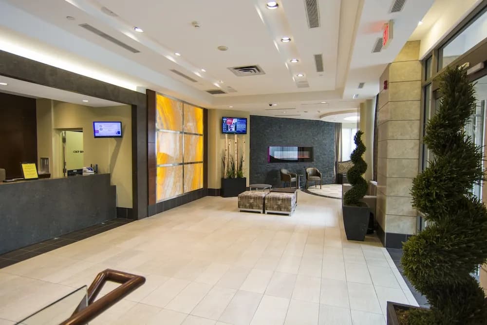 Grand Ovation by Maplewood Suites