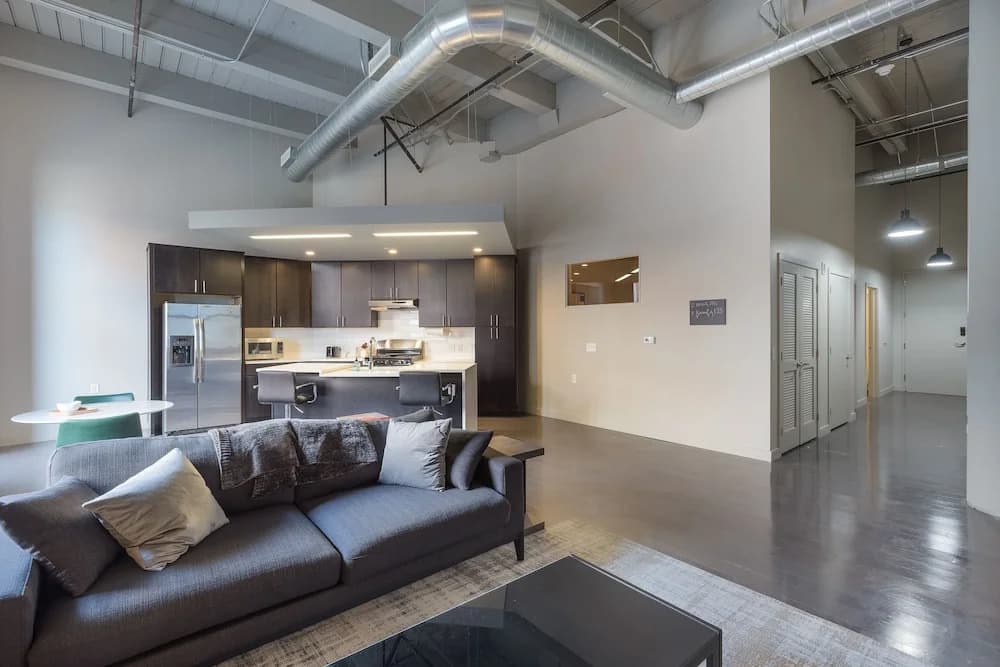 Swofford - Spacious DT Apts with Free Parking by Zencity