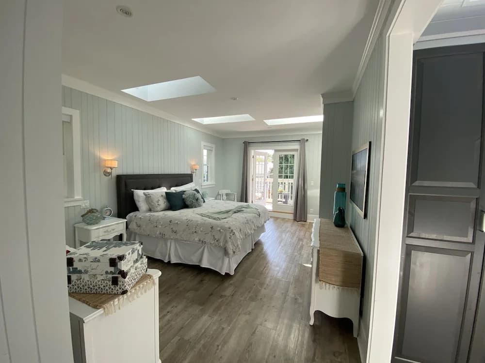 Kelowna Bed & Breakfast (CHATHAM HOUSE)