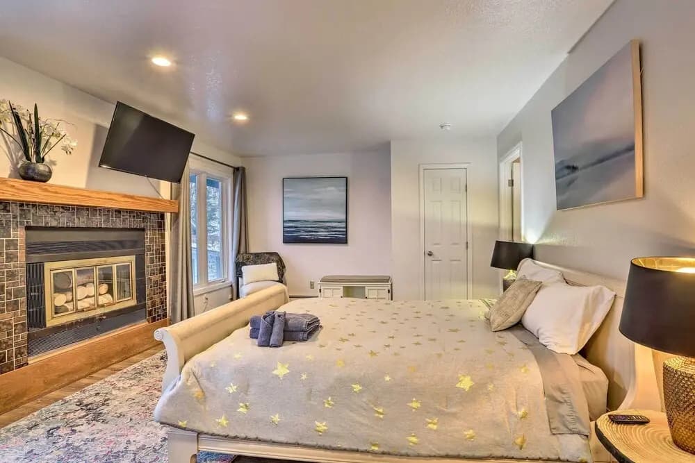 Coastal-view Apartment Near Downtown Anchorage!