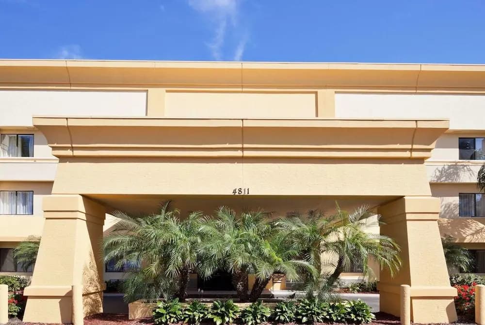La Quinta Inn & Suites by Wyndham Tampa Fairgrounds - Casino
