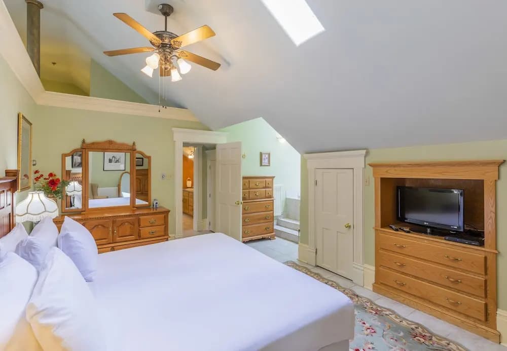 Chipman Hill Suites - Senator Dever House