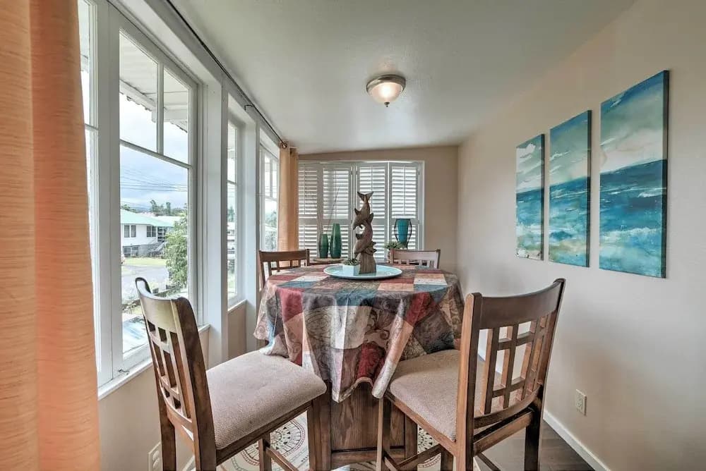 Hawaiian Hideaway w/ Yard < 2 Miles to Hilo Bay!