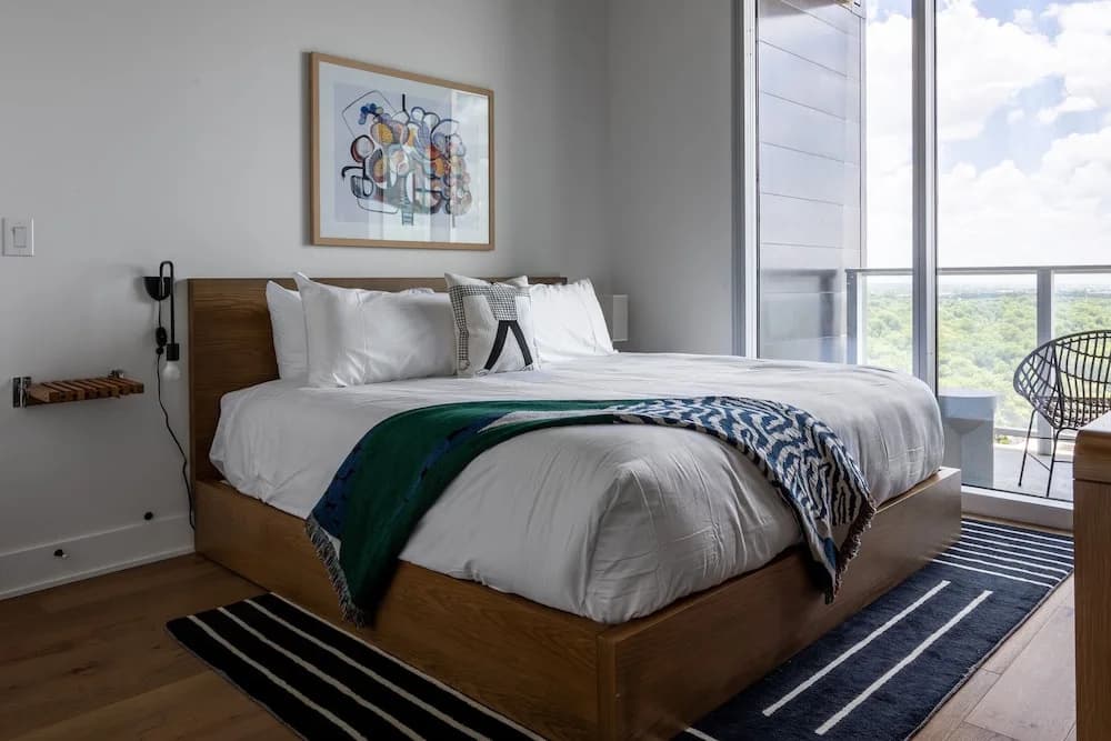 20th floor condo with pool on Rainey St by Locale
