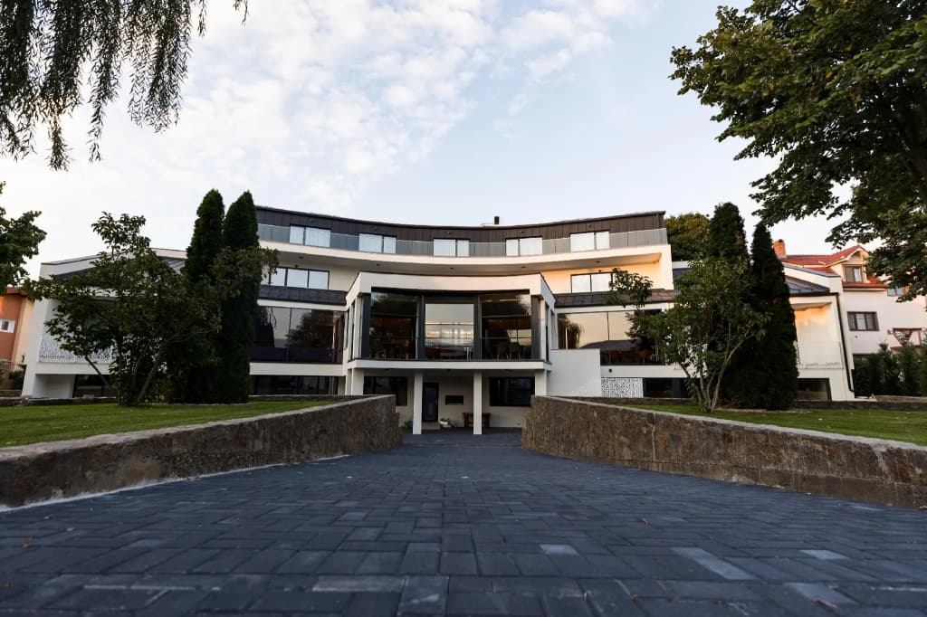Stein Collection Hotel