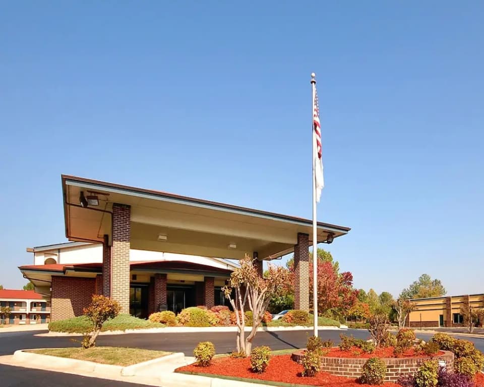 Econo Lodge Inn & Suites Huntsville University Area