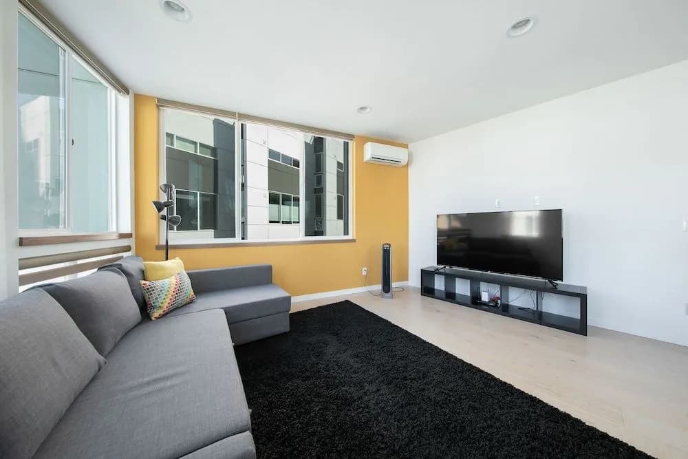 Hosteeva Modern Townhome w Rooftop